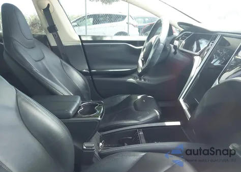 2013 Tesla Model S z USA, uszkodzony, nr VIN 5YJSA1CN7DFP26562